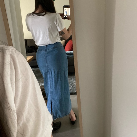 90s Vintage Midi Denim Skirt - Picture 2 of 4